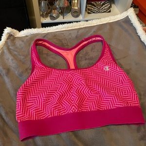 Champion sport bra, used and looks like new.